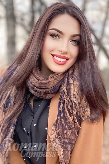 Ukrainian mail order bride Tetiana from Warsaw with light brown hair and brown eye color - image 1