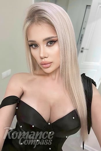 Ukrainian mail order bride Anna from Kishinev with blonde hair and hazel eye color - image 1
