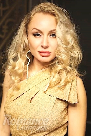 Ukrainian mail order bride Antonina from Chicago with blonde hair and blue eye color - image 1