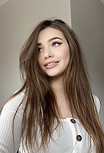 Ukrainian mail order bride Diana from Krivoy Rog with light brown hair and green eye color - image 4