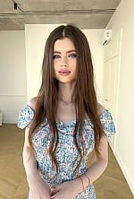 Ukrainian mail order bride Alona from Miami with light brown hair and blue eye color - image 5