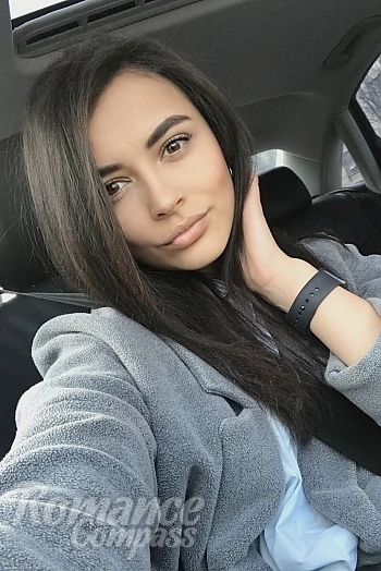 Ukrainian mail order bride Yekaterina from Bordeaux with brunette hair and brown eye color - image 1
