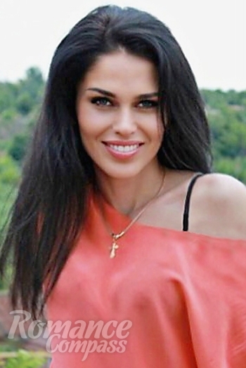 Ukrainian mail order bride Alla from Krivoy Rog with black hair and brown eye color - image 1