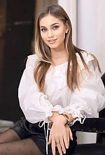 Ukrainian mail order bride Veronika from Madrid with light brown hair and blue eye color - image 9