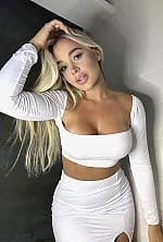 Ukrainian mail order bride Valentina from Cartagena with blonde hair and brown eye color - image 2