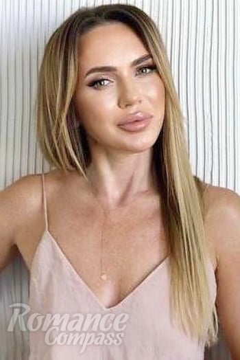 Ukrainian mail order bride Julia from Lvov with blonde hair and green eye color - image 1