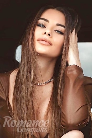 Ukrainian mail order bride Roksolana from New York with brunette hair and green eye color - image 1