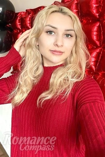 Ukrainian mail order bride Yulia from Kyiv with blonde hair and green eye color - image 1