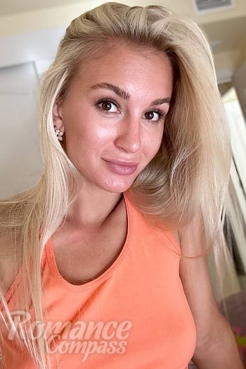 Ukrainian mail order bride Alexandra from Alicante with blonde hair and brown eye color - image 1