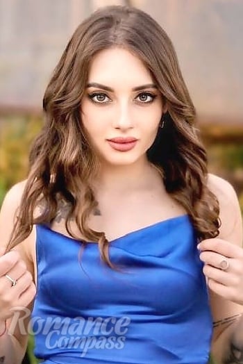 Ukrainian mail order bride Nadiia from Kiev with brunette hair and brown eye color - image 1