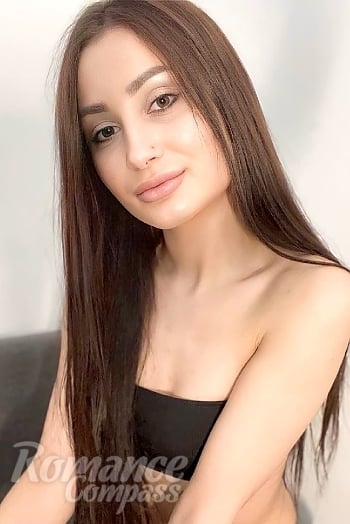 Ukrainian mail order bride Juliana from Ternopil with brunette hair and brown eye color - image 1