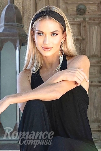 Ukrainian mail order bride Olga from Ko Samui with blonde hair and blue eye color - image 1
