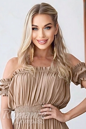 Ukrainian mail order bride Olga from Ko Samui with blonde hair and blue eye color - image 1