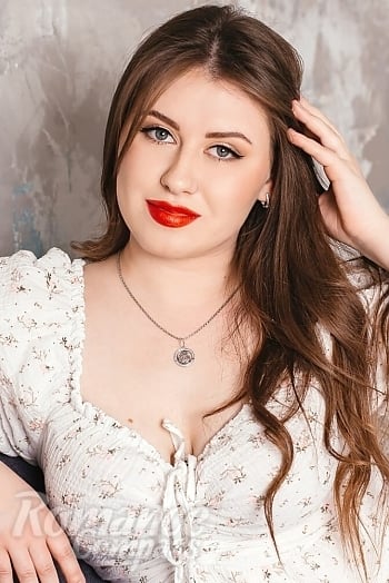 Ukrainian mail order bride Oleksandra from Vinnitsa with light brown hair and green eye color - image 1