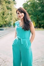 Ukrainian mail order bride Anastasia from Chicago with light brown hair and green eye color - image 3