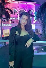 Ukrainian mail order bride Yelyzaveta from Miami with light brown hair and brown eye color - image 2
