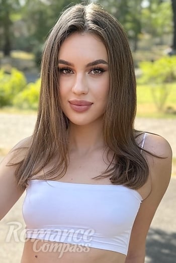 Ukrainian mail order bride Elizaveta from Kremenchug with brunette hair and brown eye color - image 1