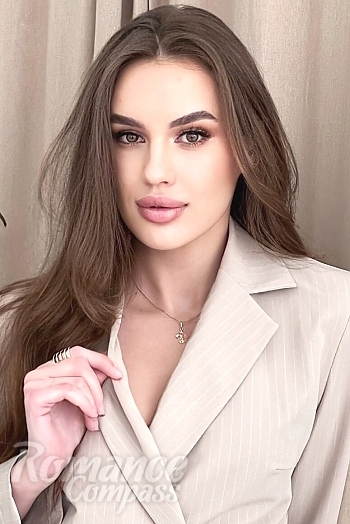 Ukrainian mail order bride Elizaveta from Kremenchug with brunette hair and brown eye color - image 1