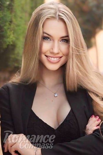 Ukrainian mail order bride Yana from Alicante with blonde hair and green eye color - image 1