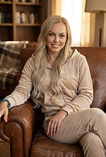 Ukrainian mail order bride Anastasia from Bucharest with light brown hair and green eye color - image 9