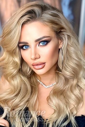 Ukrainian mail order bride Anastasia from Berlin with black hair and blue eye color - image 1
