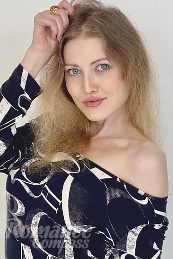 Ukrainian mail order bride Yulia from Odessa with light brown hair and blue eye color - image 1