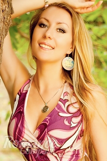 Ukrainian mail order bride Irina from Mykolaiv with light brown hair and green eye color - image 1