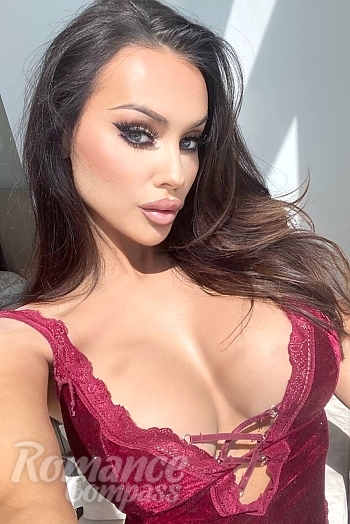 Ukrainian mail order bride Katarzyna from Warsaw with brunette hair and blue eye color - image 1