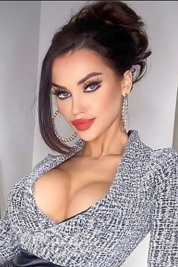 Ukrainian mail order bride Katarzyna from Warsaw with brunette hair and blue eye color - image 1