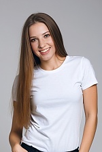 Ukrainian mail order bride Ruslana from Kyiv with light brown hair and brown eye color - image 3