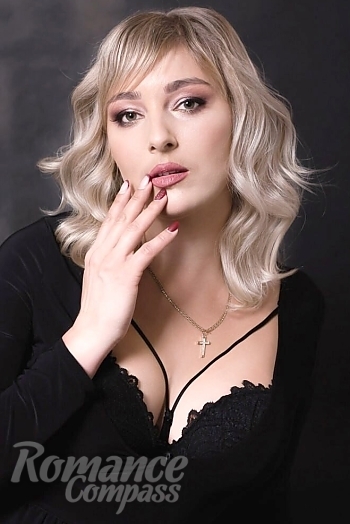 Ukrainian mail order bride Irina from Smela with blonde hair and green eye color - image 1