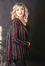 Ukrainian mail order bride Irina from Smela with blonde hair and green eye color - image 2