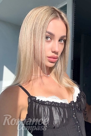 Ukrainian mail order bride Darina from Kyiv with blonde hair and green eye color - image 1