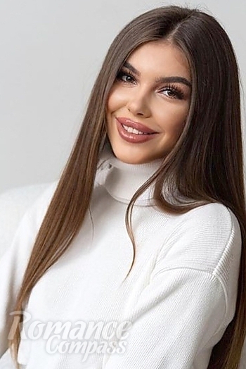 Ukrainian mail order bride Maria from Chernivtsi with brunette hair and brown eye color - image 1