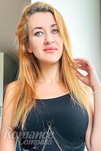 Ukrainian mail order bride Valeria from Burgauberg-Neudauberg with red hair and green eye color - image 1