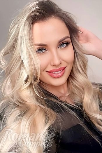 Ukrainian mail order bride Anna from Kharkiv with blonde hair and green eye color - image 1