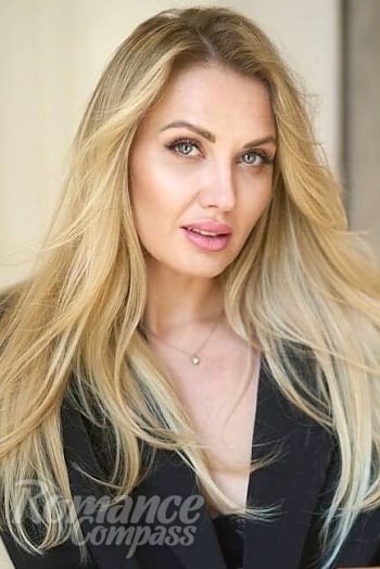 Ukrainian mail order bride Anna from Kyiv with blonde hair and green eye color - image 1