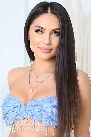 Ukrainian mail order bride Julia from Kyiv with light brown hair and blue eye color - image 1