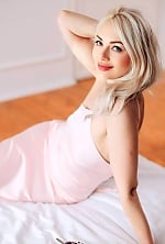 Ukrainian mail order bride Vera from Los Angeles with blonde hair and hazel eye color - image 5