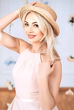 Ukrainian mail order bride Vera from Los Angeles with blonde hair and hazel eye color - image 7