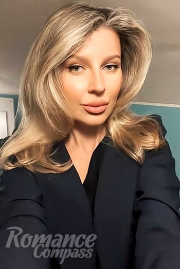 Ukrainian mail order bride Vladyslava from Ternopil with blonde hair and green eye color - image 1