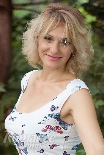 Ukrainian mail order bride Vira from Marseille with blonde hair and grey eye color - image 1