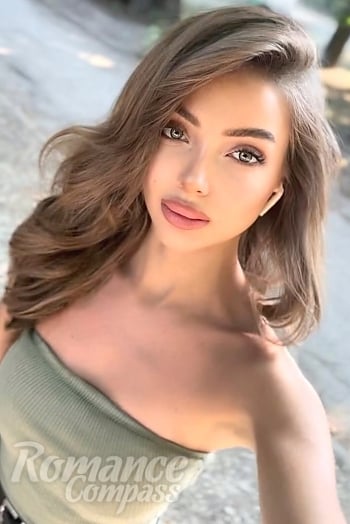 Ukrainian mail order bride Elina from Zaporozhye with light brown hair and green eye color - image 1