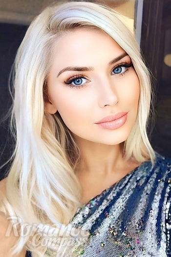 Ukrainian mail order bride Marina from London with blonde hair and blue eye color - image 1