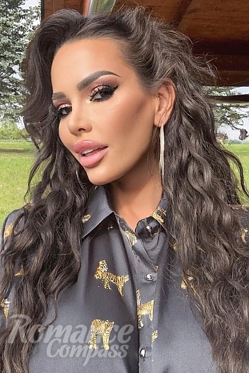 Ukrainian mail order bride Hana from Bratislava with brunette hair and brown eye color - image 1