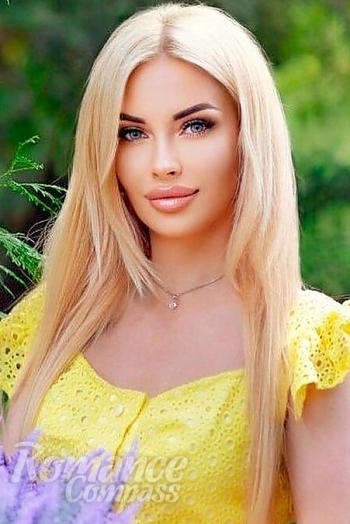 Ukrainian mail order bride Nataliya from Kiev with blonde hair and green eye color - image 1