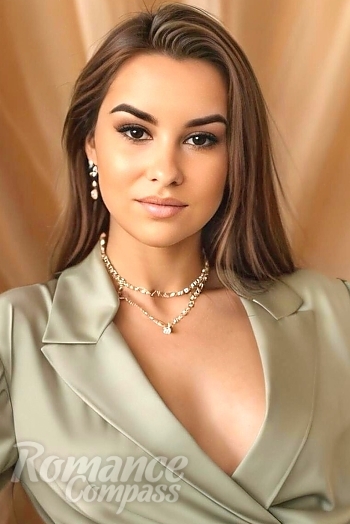 Ukrainian mail order bride Vita from Kyiv with light brown hair and brown eye color - image 1