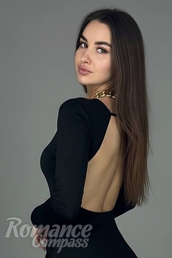 Ukrainian mail order bride Vita from Kyiv with light brown hair and brown eye color - image 1