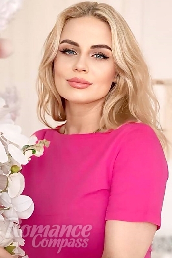 Ukrainian mail order bride Ksenia from Los Angeles with blonde hair and hazel eye color - image 1