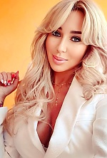 Ukrainian mail order bride Julia from Miami with blonde hair and green eye color - image 3